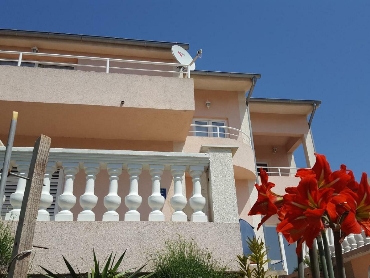 Big Apartments Grebastica Exterior photo